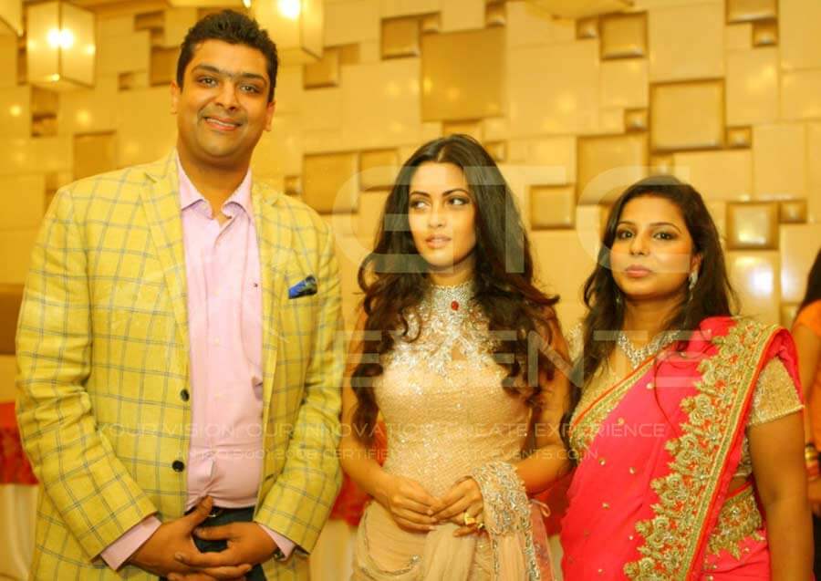 riya sen with ashu gupta